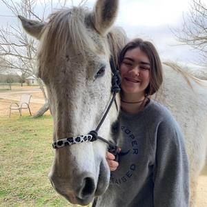 Meet your Posher, Alyssa